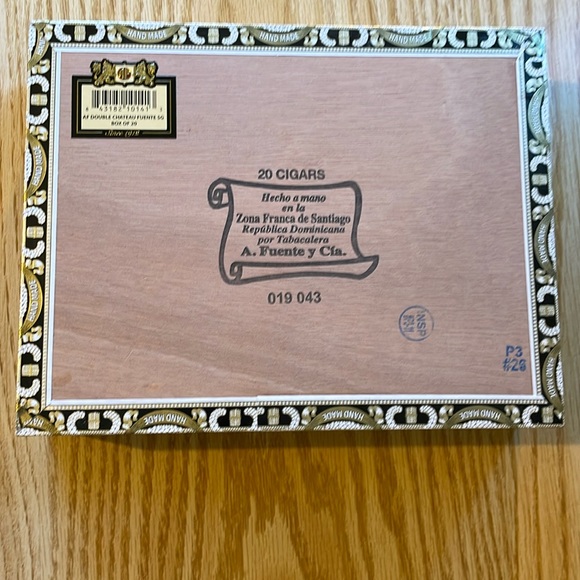 One Empty Arturo Fuente Cigar Box - Picture 3 of 5